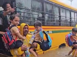 Video: Mumbai School Bus Shut Down On Flooded Road, Cops Come To Rescue Video: Mumbai School Bus Shut Down On Flooded Road, Cops Come To Rescue
