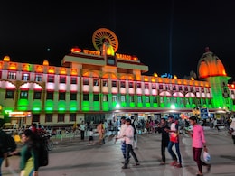 जश्न-ए-आजादी: दिल्ली से मुंबई तक... तिरंगे की रोशनी में नहाया देश, सजाई गईं ऐतिहासिक इमारतें; देखें तस्वीरें जश्न-ए-आजादी: दिल्ली से मुंबई तक... तिरंगे की रोशनी में नहाया देश, सजाई गईं ऐतिहासिक इमारतें; देखें तस्वीरें