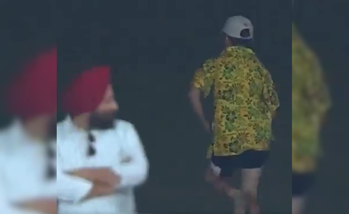डेवाल्ड ब्रेविस ने जिस गेंद पर लगाया छक्का, वो गेंद लेकर भागने लगा फैन, VIDEO देख लोटपोट हो जाएंगे आप