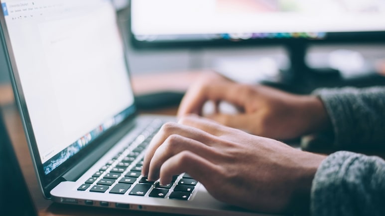How To Type Faster: सरकारी एग्जाम में टाइपिंग टेस्ट कैसे पास करें? इन टिप्स की मदद से बढ़ जाएगी स्पीड