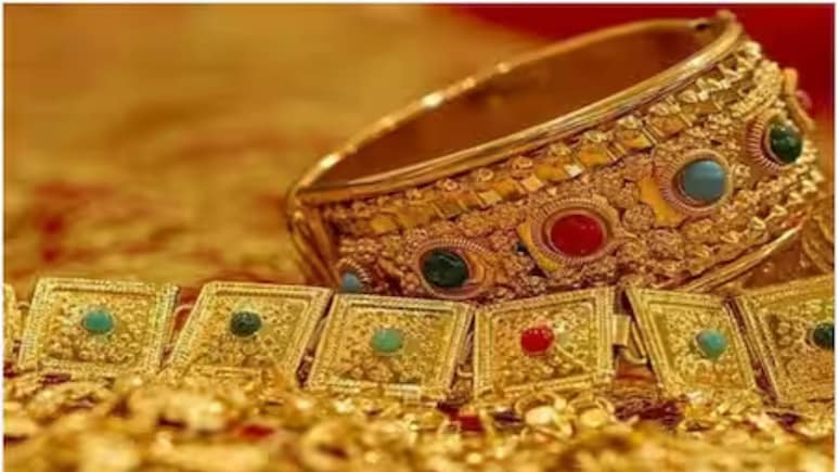 Gold Rate in Pakistan: पड़ोसी मुल्क पाकिस्तान में कितने का आता है 10 ग्राम सोना, जानिए Gold Rate in Pakistan: पड़ोसी मुल्क पाकिस्तान में कितने का आता है 10 ग्राम सोना, जानिए