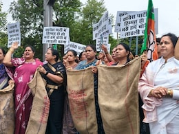 Protest: लाडली बहनों को... कांग्रेस नेता के विवादित बोल; BJP ने बताया अपमान, महिलाओं ने खोला मोर्चा Protest: लाडली बहनों को... कांग्रेस नेता के विवादित बोल; BJP ने बताया अपमान, महिलाओं ने खोला मोर्चा