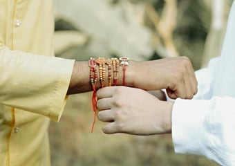 रक्षा बंधन पर अपनी बहनों को गिफ्ट करें ये टेक गैजेट, 2 हजार से भी कम आएगा खर्च