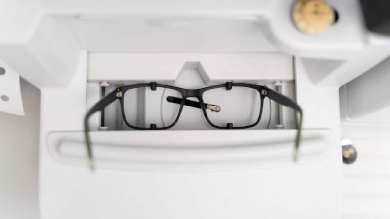 Everything You Need to Know Before Buying Smart Glasses 