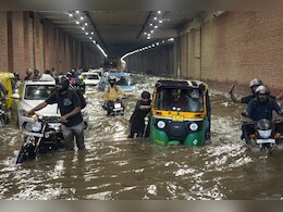 झमाझम बारिश से दिल्ली के कई इलाकों में पानी भरा, AAP नेताओं ने वीडियो शेयर कर तंज कसा