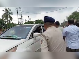 शुभेंदु अधिकारी के काफिले पर अटैक, टीएमसी कार्यकर्ताओं पर आरोप शुभेंदु अधिकारी के काफिले पर अटैक, टीएमसी कार्यकर्ताओं पर आरोप