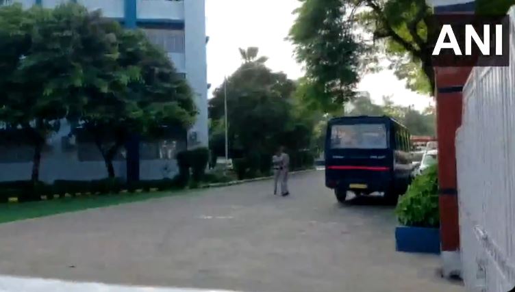 दिल्ली में कौन फैला रहा दहशत? 3 दिनों में 100 बम कॉल, स्कूलों को उड़ाने की ताबड़तोड़ धमकियां