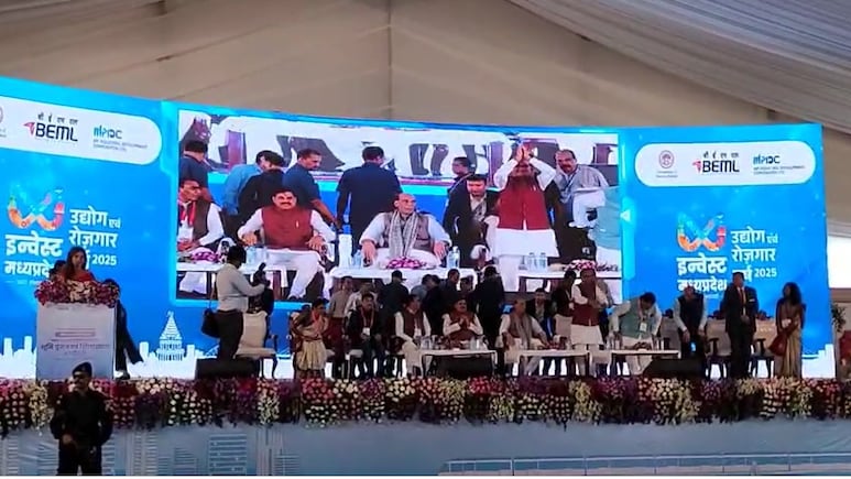 रक्षा मंत्री राजनाथ सिंह ने उमरिया में विनिर्माण इकाई के लिए ‘बीईएमएल रेल हब' की आधारशिला रखी रक्षा मंत्री राजनाथ सिंह ने उमरिया में विनिर्माण इकाई के लिए ‘बीईएमएल रेल हब' की आधारशिला रखी