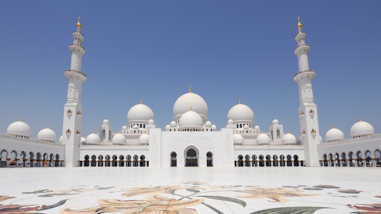 Abu Dhabi's Sheikh Zayed Grand Mosque Ranked Among World's Top 10 Tourist Attractions Abu Dhabi's Sheikh Zayed Grand Mosque Ranked Among World's Top 10 Tourist Attractions