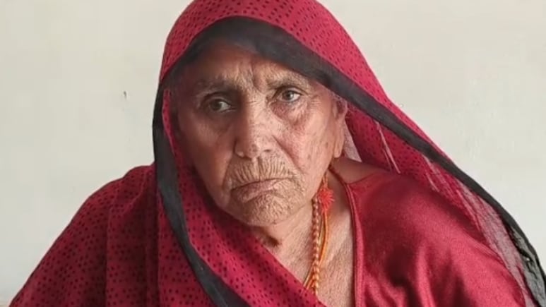 Rajasthan: जालोर में 71 साल की विधवा की जमीन फर्जी वसीयत से हड़पी, तहसीलदार समेत 6 पर केस Rajasthan: जालोर में 71 साल की विधवा की जमीन फर्जी वसीयत से हड़पी, तहसीलदार समेत 6 पर केस