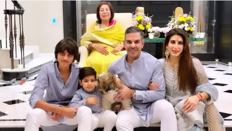 संजय कपूर की अचानक मौत के बाद पत्नी प्रिया ने सास रानी से कही ऐसी बात, ननद मंधीरा ने किया खुलासा संजय कपूर की अचानक मौत के बाद पत्नी प्रिया ने सास रानी से कही ऐसी बात, ननद मंधीरा ने किया खुलासा