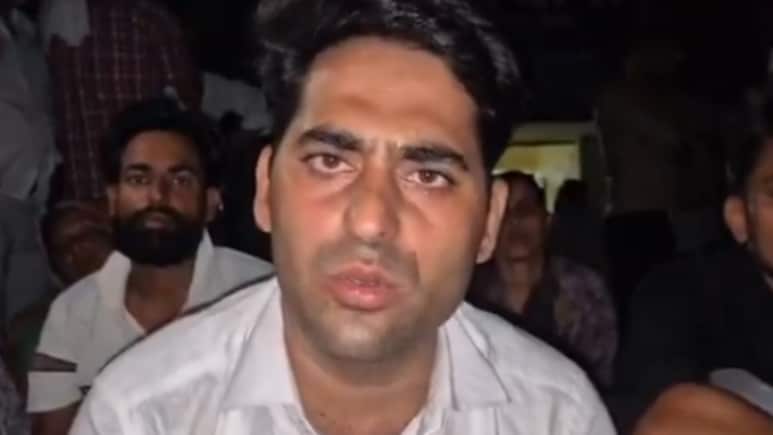 Rajasthan: वकीलों के साथ विवाद, तहसीलदार ने 'काले कोट वाले सब गुंडे हैं' वाली टिप्पणी पर मांगी माफ़ी Rajasthan: वकीलों के साथ विवाद, तहसीलदार ने 'काले कोट वाले सब गुंडे हैं' वाली टिप्पणी पर मांगी माफ़ी