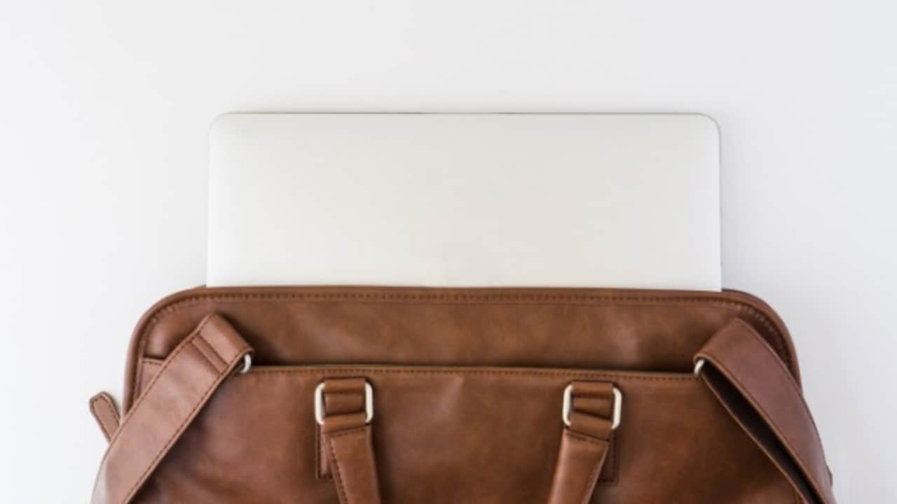 Pick The Perfect Laptop Bag For Shoulder Support On Your Way To Office Everyday