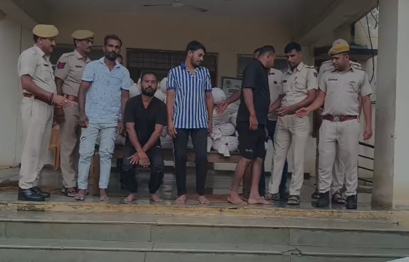 झालावाड़ में गांजे से भरे ट्रक को एस्कॉर्ट कर रहा था सेना का जवान, 103 किलो गांजे के साथ 4 गिरफ्तार