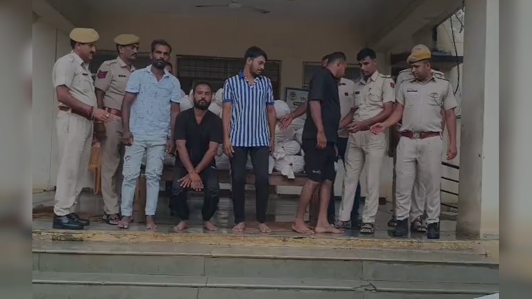 झालावाड़ में गांजे से भरे ट्रक को एस्कॉर्ट कर रहा था सेना का जवान, 103 किलो गांजे के साथ 4 गिरफ्तार