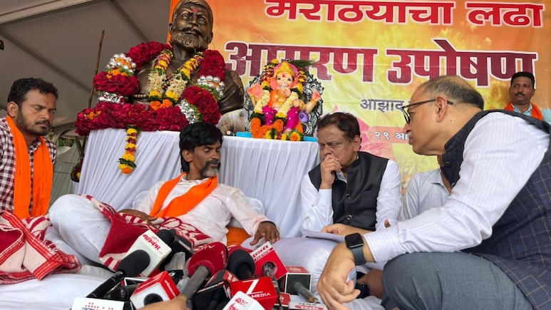 Manoj Jarange Patil : तोडगा नाही, चर्चा निष्फळ; मनोज जरांगे आणि सरकारी शिष्टमंडळात जोरदार वाद Manoj Jarange Patil : तोडगा नाही, चर्चा निष्फळ; मनोज जरांगे आणि सरकारी शिष्टमंडळात जोरदार वाद