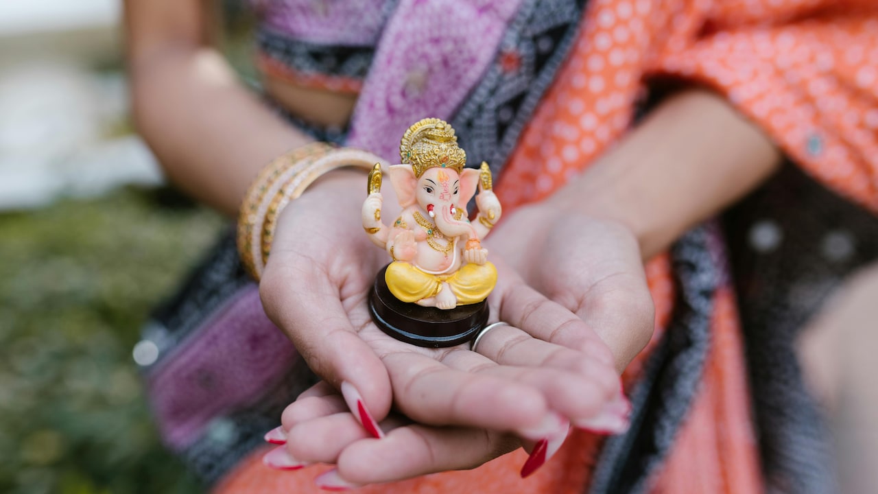 Bring Ganesh Ji Idol For Festive Decoration To Your Home 