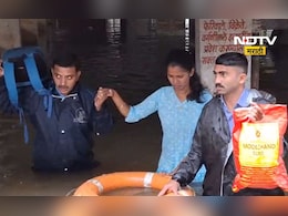 Pune Rain: पुण्यात मुळा-मुठा नदीला पूरस्थिती! सोसायटींमध्ये पाणी शिरलं;  नागरिकांचे हाल Pune Rain: पुण्यात मुळा-मुठा नदीला पूरस्थिती! सोसायटींमध्ये पाणी शिरलं;  नागरिकांचे हाल
