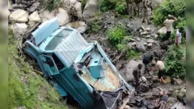 जम्मू कश्मीर के उधमपुर में CRPF के जवानों से भरी गाड़ी खाई में गिरी, दो की मौत 12 घायल जम्मू कश्मीर के उधमपुर में CRPF के जवानों से भरी गाड़ी खाई में गिरी, दो की मौत 12 घायल