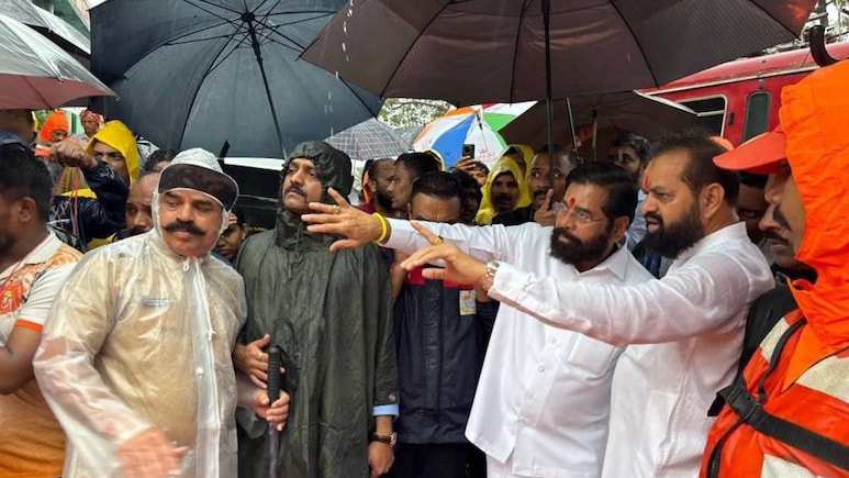 Mumbai Rain News: मुंबई, ठाण्यातील पावसाच्या परिस्थितीचा एकनाथ शिंदे यांच्याकडून आढावा, म्हणाले हे तर... Mumbai Rain News: मुंबई, ठाण्यातील पावसाच्या परिस्थितीचा एकनाथ शिंदे यांच्याकडून आढावा, म्हणाले हे तर...