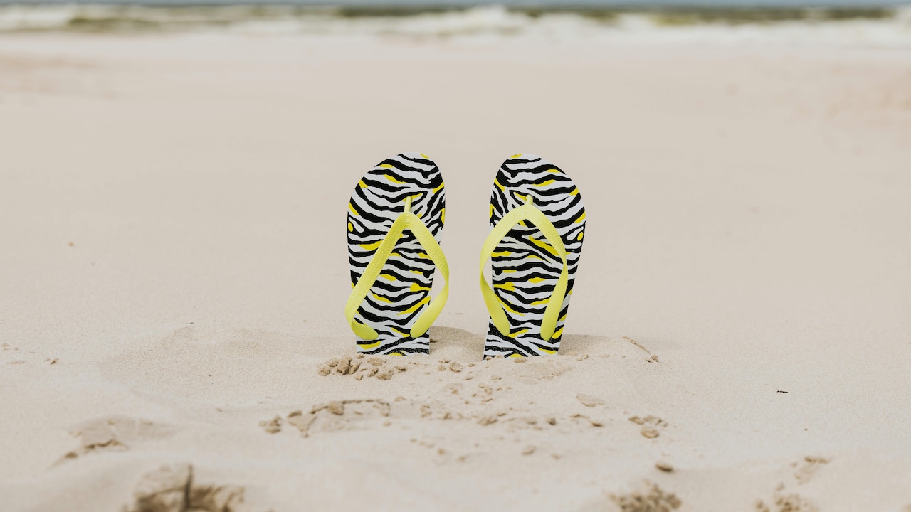 Pick comfortable thin-sole chappals to relief from foot pain