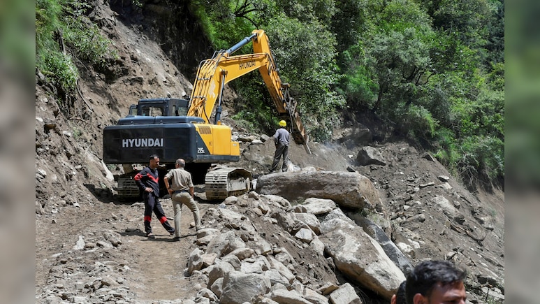 नालूपानी से फिर भरभराकर टूटे पहाड़, उत्तरकाशी जाने वाले रास्ते हुए जाम