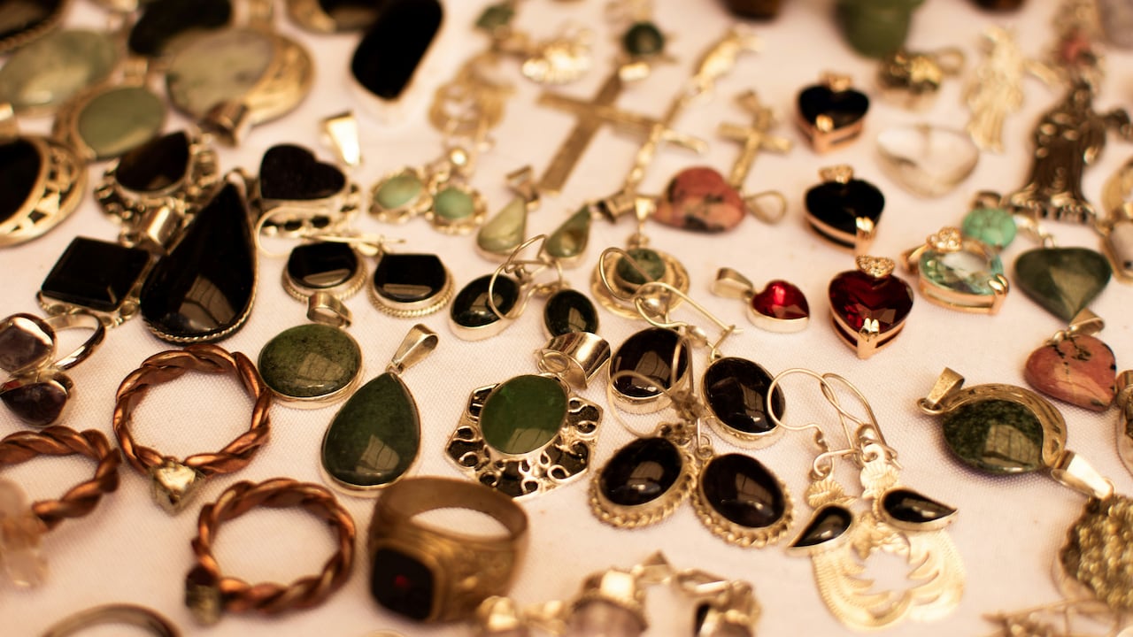 How To Choose Non-Toxic Plastic Jewellery For Kids