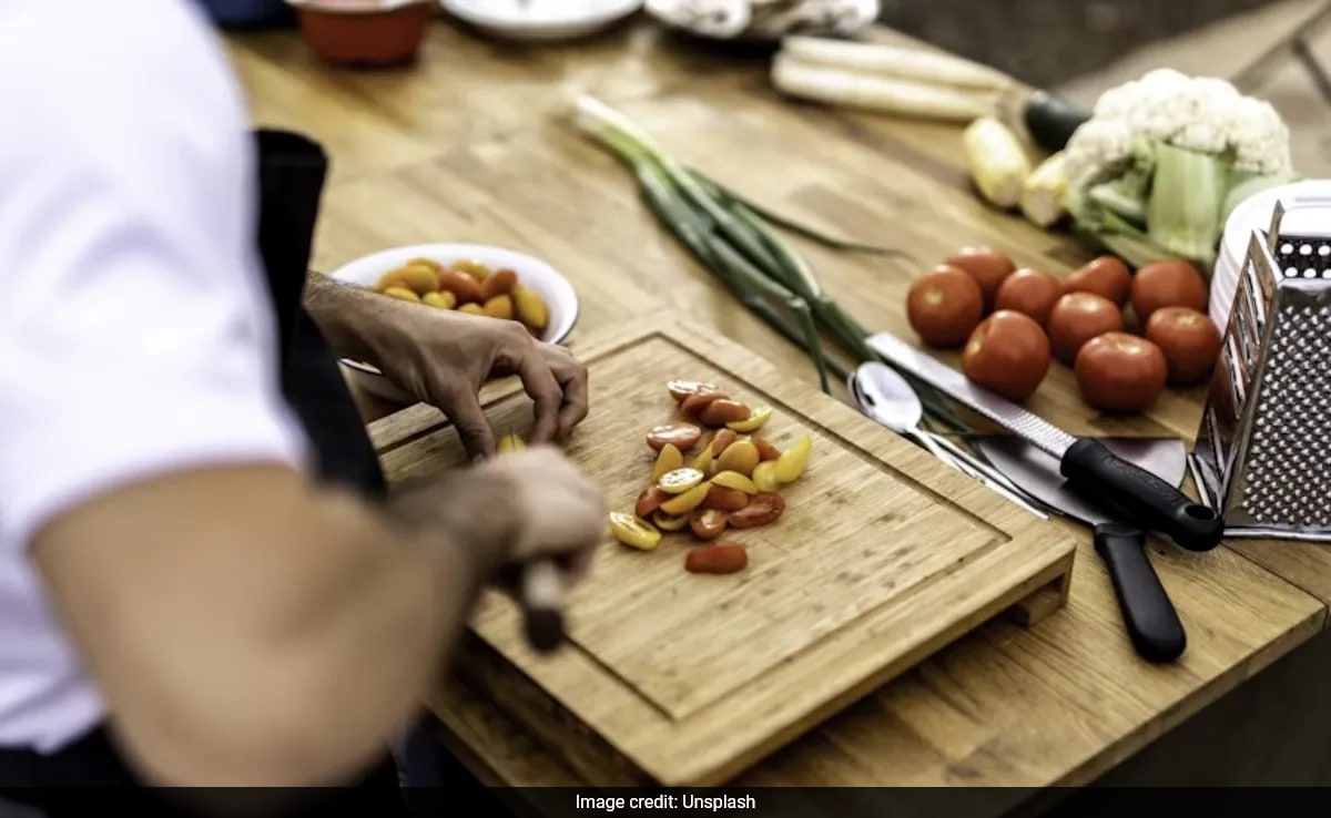 Mumbai Cook Earns Rs 18,000 A Month For 30 Minute Job, Internet Stunned