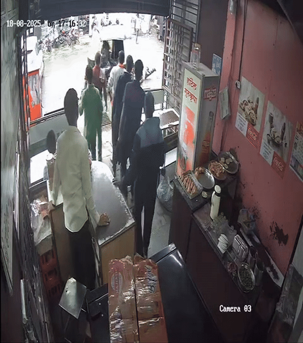 खौफनाक VIDEO: महिला सिपाही चिल्लाती रही ड्राइवर घसीटते ले गया... नशे में टल्ली ऑटोरिक्शा चालक की करतूत