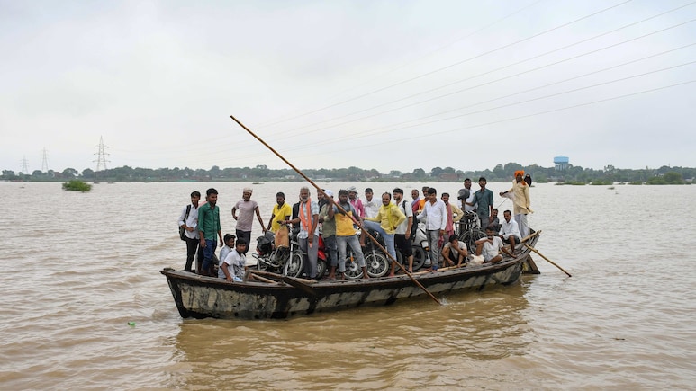 यूपी में बाढ़ से निपटने के लिए सीएम योगी की टीम 11, जानें इसके बारे में यूपी में बाढ़ से निपटने के लिए सीएम योगी की टीम 11, जानें इसके बारे में