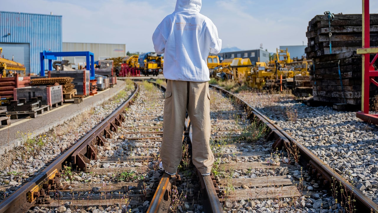 Get Mens New Collections In Cargo Pants for A street style look