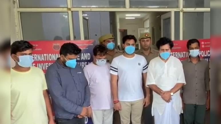 नोएडा में फर्जी पुलिस कार्यालय खोलकर ठगी, ऐसे हुआ पर्दाफाश, 6 गिरफ्तार नोएडा में फर्जी पुलिस कार्यालय खोलकर ठगी, ऐसे हुआ पर्दाफाश, 6 गिरफ्तार