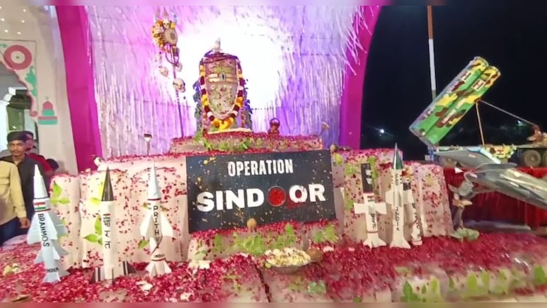 141 शिलाओं से सजे बर्फानी बाबा, ऑपरेशन सिंदूर की सजाई झांकी; दर्शन के ल‍िए उमड़े लोग