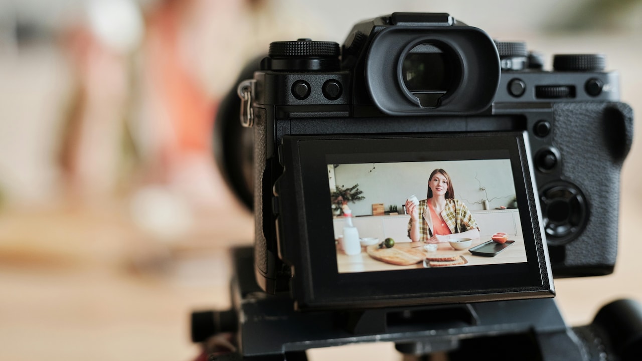 Best Camera For Vlogging Under ₹20,000 