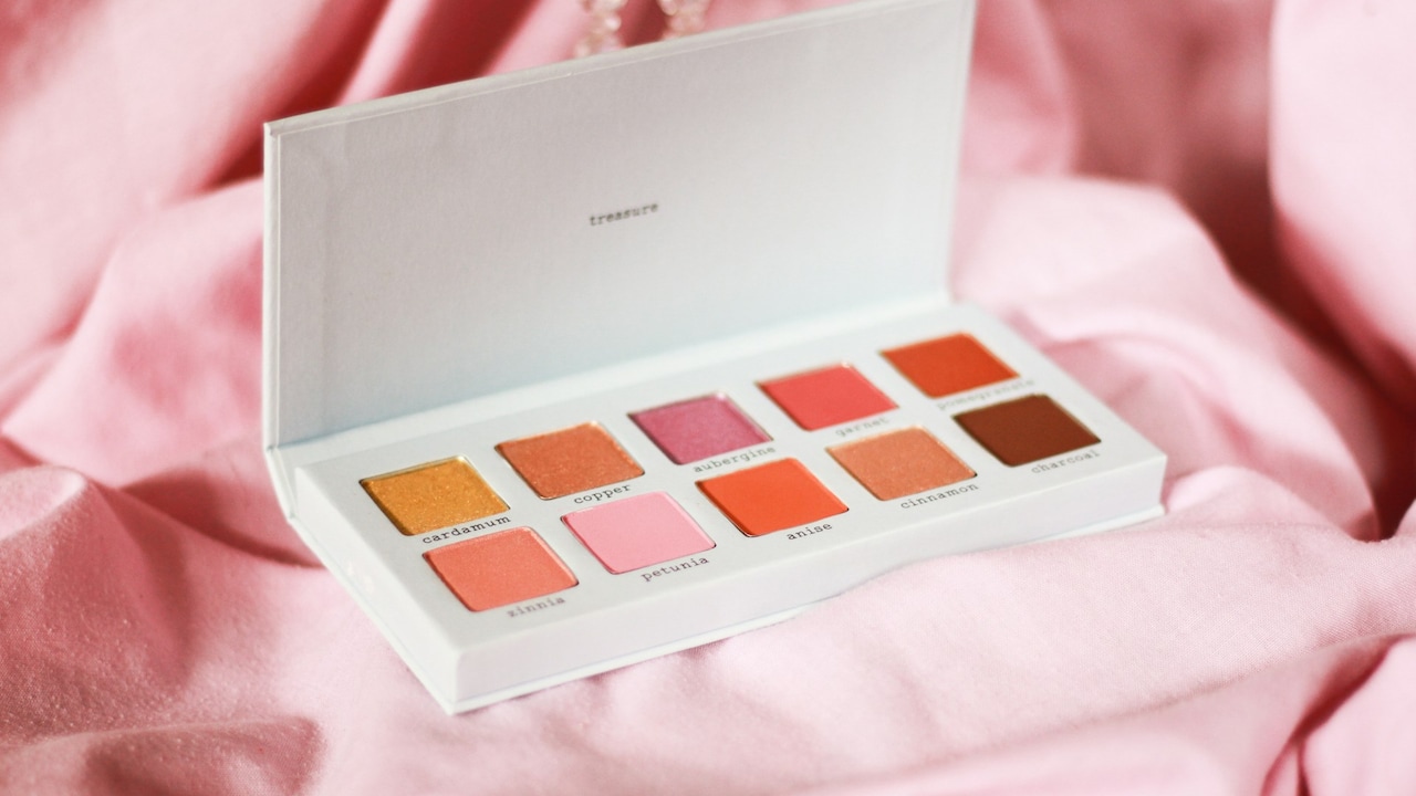 Explore 5 luxury eyeshadows from your favourite brands on Myntra