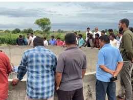 Ahilyanagar : बायकोचा राग मुलावर काढला! बापानं चार मुलांचा विहिरीत ढकलून घेतला जीव? धक्कादायक घटना Ahilyanagar : बायकोचा राग मुलावर काढला! बापानं चार मुलांचा विहिरीत ढकलून घेतला जीव? धक्कादायक घटना