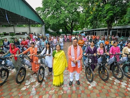 सीएम भजनलाल ने बेटियों को बांटी ई-साइकिल, महिलाओं को सशक्त बनाने के लिए राजस्थान सरकार का बड़ा कदम