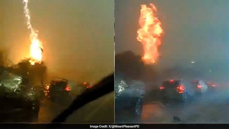 हाईवे पर बिजली गिरने से ट्रांसफार्मर धमाके के साथ फटा, आसमान में उठा आग का गोला, वीडियो वायरल