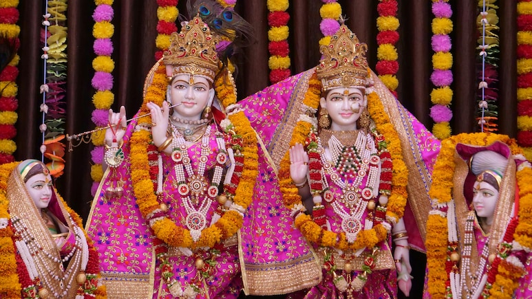 Where To Celebrate Janmashtami In India: 8 Popular Destinations Where To Celebrate Janmashtami In India: 8 Popular Destinations
