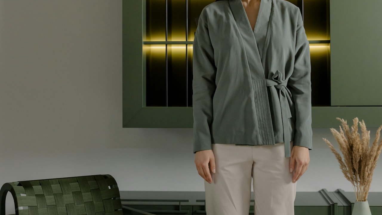 Heres what you need to look for in wrap tops that stay in place