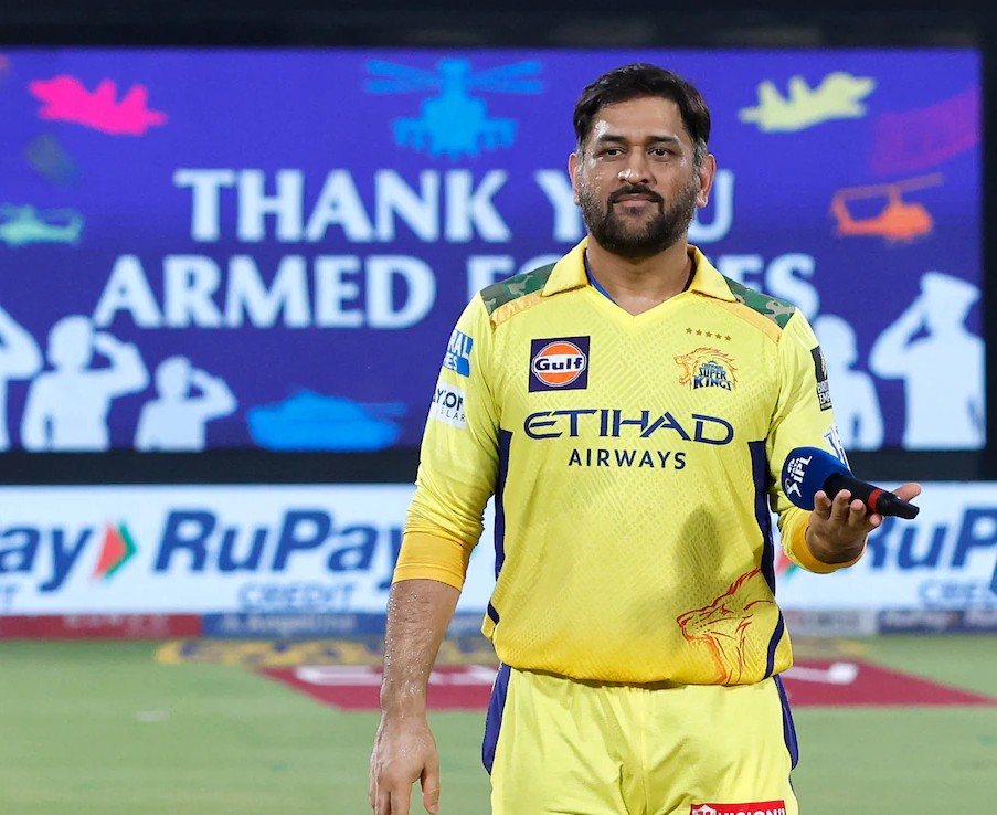 'He Likes Smoking Shisha': Ex-CSK Player Reveals Environment In Dhoni's Room