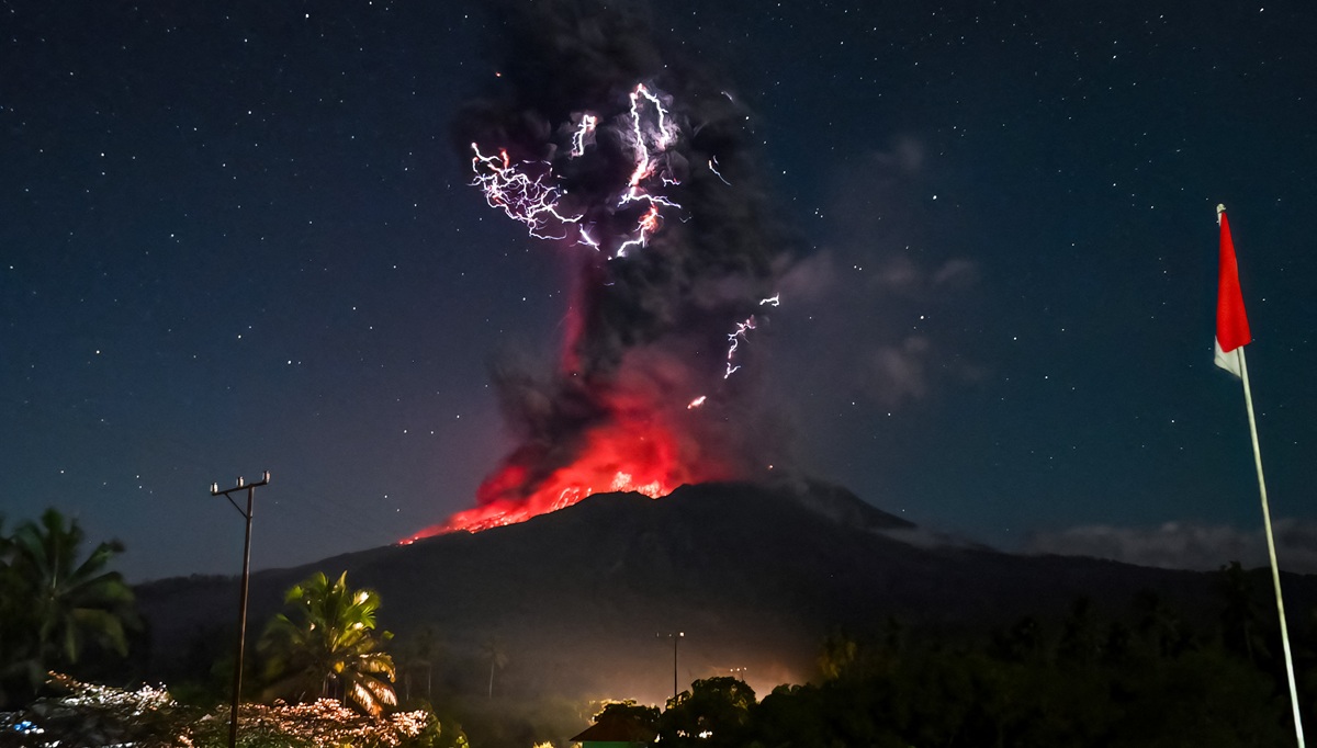 Indonesia Volcano Belches Six-Mile Ash Tower