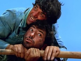 इमरजेंसी के कारण बदला गया था शोले का क्लाइमैक्स, 50 साल पहले कुछ ऐसा होता गब्बर का अंत इमरजेंसी के कारण बदला गया था शोले का क्लाइमैक्स, 50 साल पहले कुछ ऐसा होता गब्बर का अंत