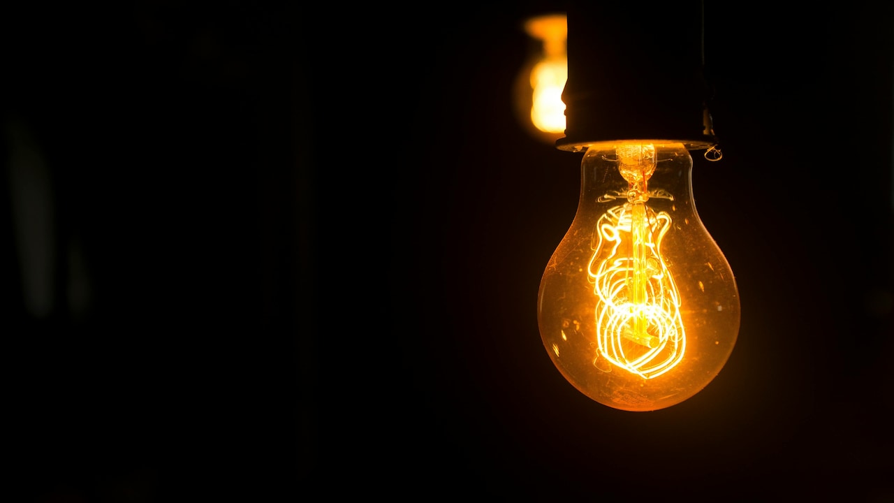 The inverter bulb charges automatically when electricity is on.