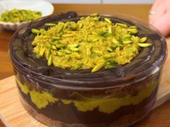 Love Kunafa? You'll Go Crazy For This Chocolate Cake Version (Recipe Inside)