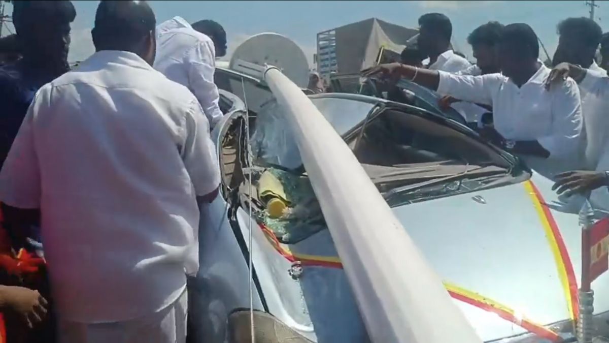 100-Foot Flagpole At Actor Vijay's Party Meet Venue Falls On Car