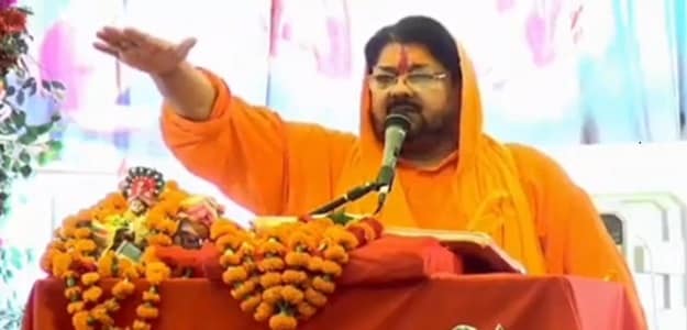 Kathavachak Controversial Statement: ये क्या बोल गए कथावाचक; पुलिस ने दर्ज की FIR, जानिए पूरा मामला Kathavachak Controversial Statement: ये क्या बोल गए कथावाचक; पुलिस ने दर्ज की FIR, जानिए पूरा मामला