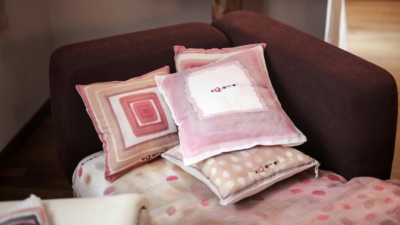 Place cushions in a well ventilated room