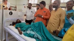 Solapur News: रोहित पवारांनी Video कॉल केला, माफी मागायला लावली, पडळकरांच्या कार्यकर्त्याने आपबिती सांगितली