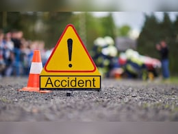 Gadchiroli Road Accident : मॉर्निंग वॉकला गेले अन् घात झाला; ट्रकच्या धडकेत 4 जणांचा मृत्यू Gadchiroli Road Accident : मॉर्निंग वॉकला गेले अन् घात झाला; ट्रकच्या धडकेत 4 जणांचा मृत्यू